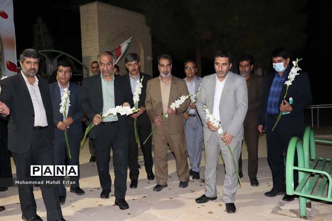 نشست صمیمی مسئولان با فرهنگیان شهرستان آباده
