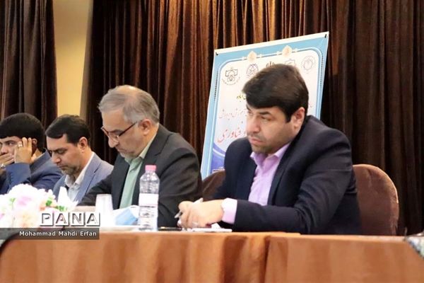 نشست صمیمی مسئولان با فرهنگیان شهرستان  آباده