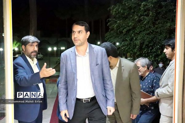 نشست صمیمی مسئولان با فرهنگیان شهرستان  آباده