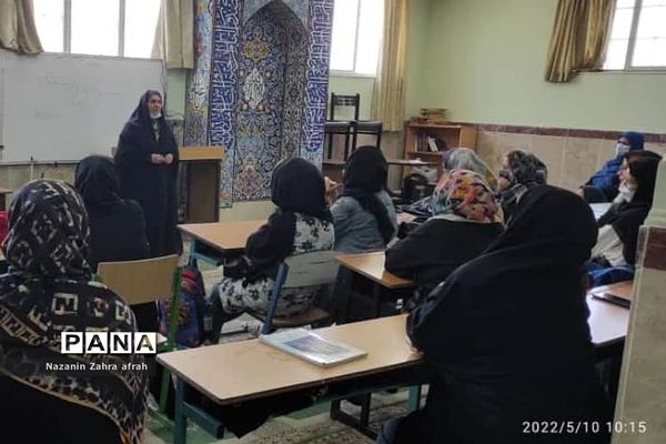 برگزاری کلاس‌های آموزش خانواده ویژه والدین در مدارس رودهن