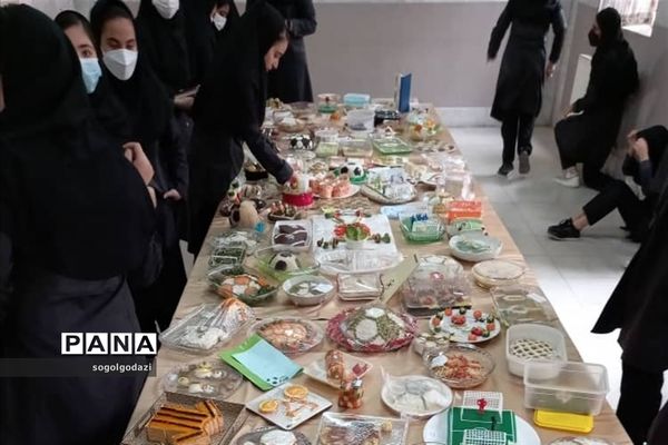 جشنواره غذاهای ورزشی دبیرستان آرمیتا مصلی‌نژاد ناحیه‌ دو شهرری