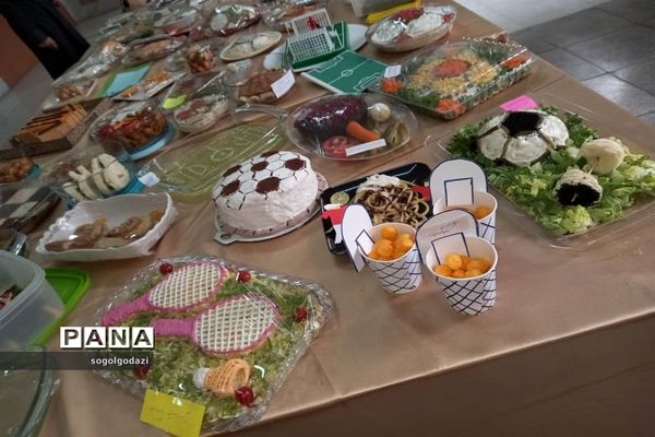 جشنواره غذاهای ورزشی دبیرستان آرمیتا مصلی‌نژاد ناحیه‌ دو شهرری
