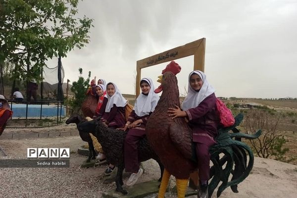 اردوی گردشی و علمی دانش‌آموزان رودهن در مزرعه خورشید دماوند