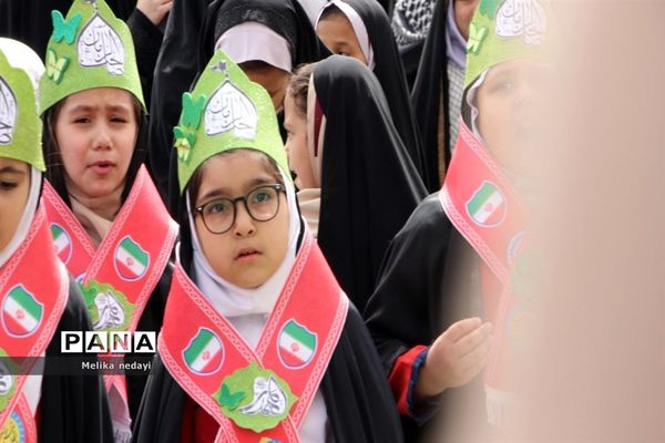 همنوایی دهه هشتادی و نودی‌ها با سرود سلام فرمانده در تربت جام