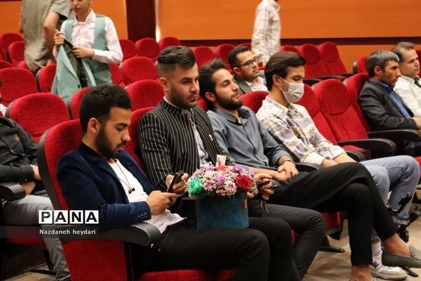 نشست صمیمانه هنرمندان بهارستان با رئیس حوزه هنری استان تهران