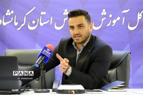 نشست کارشناسان حوزه اطلاع‌رسانی و روابط عمومی با حضور مدیرکل آموزش و پرورش کرمانشاه