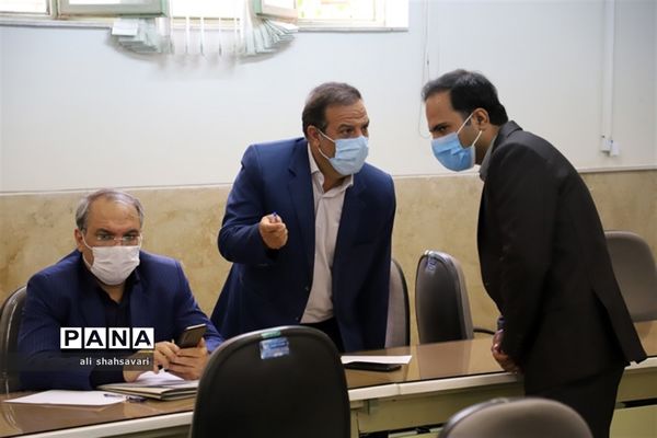 رسیدگی به مشکلات و مسائل مردم در میز خدمت آموزش و پرورش کرمانشاه