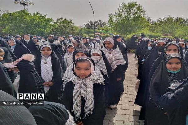 همنوایی سرود سلام فرمانده در تربت جام