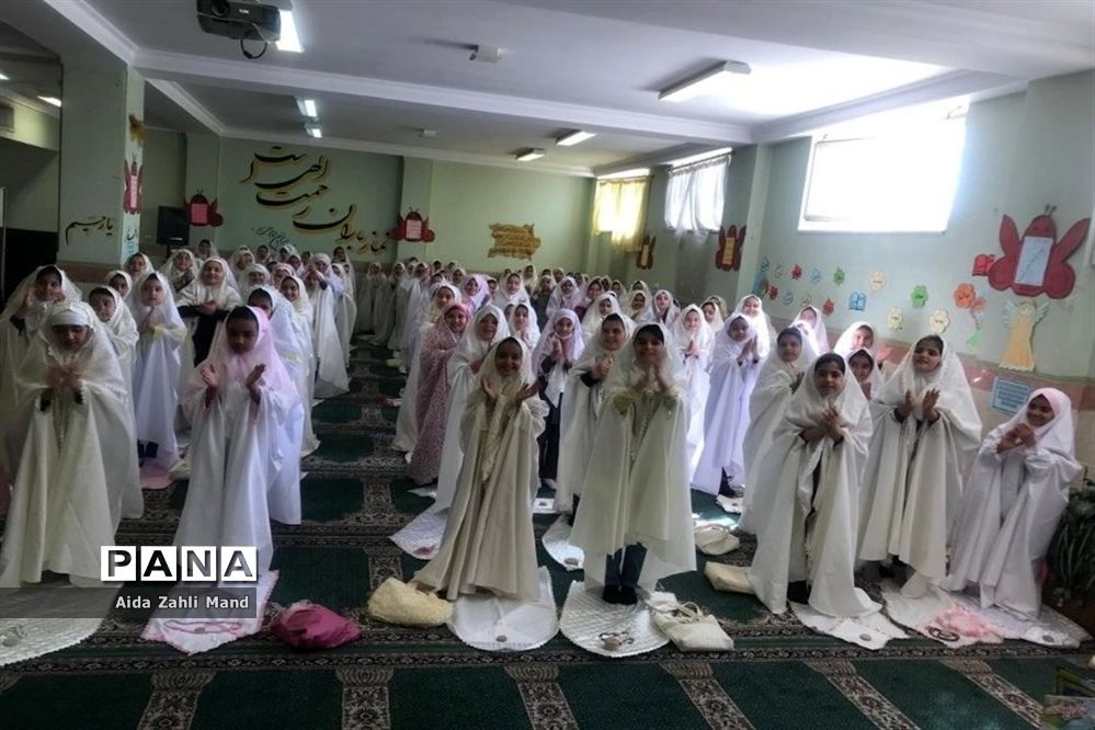 مراسم جشن تکلیف دانش‌آموزان دختر مدرسه توفیق