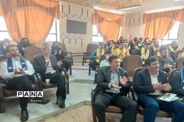 تجدید میثاق مربیان و دانش‌آموزان پیشتاز منطقه مشهد مرغاب با ولایت وشهدای گمنام