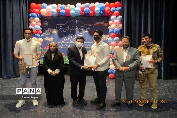 تجلیل از برگزیدگان یازدهمین دوره جشنواره نوجوان سالم در منطقه ۱۴