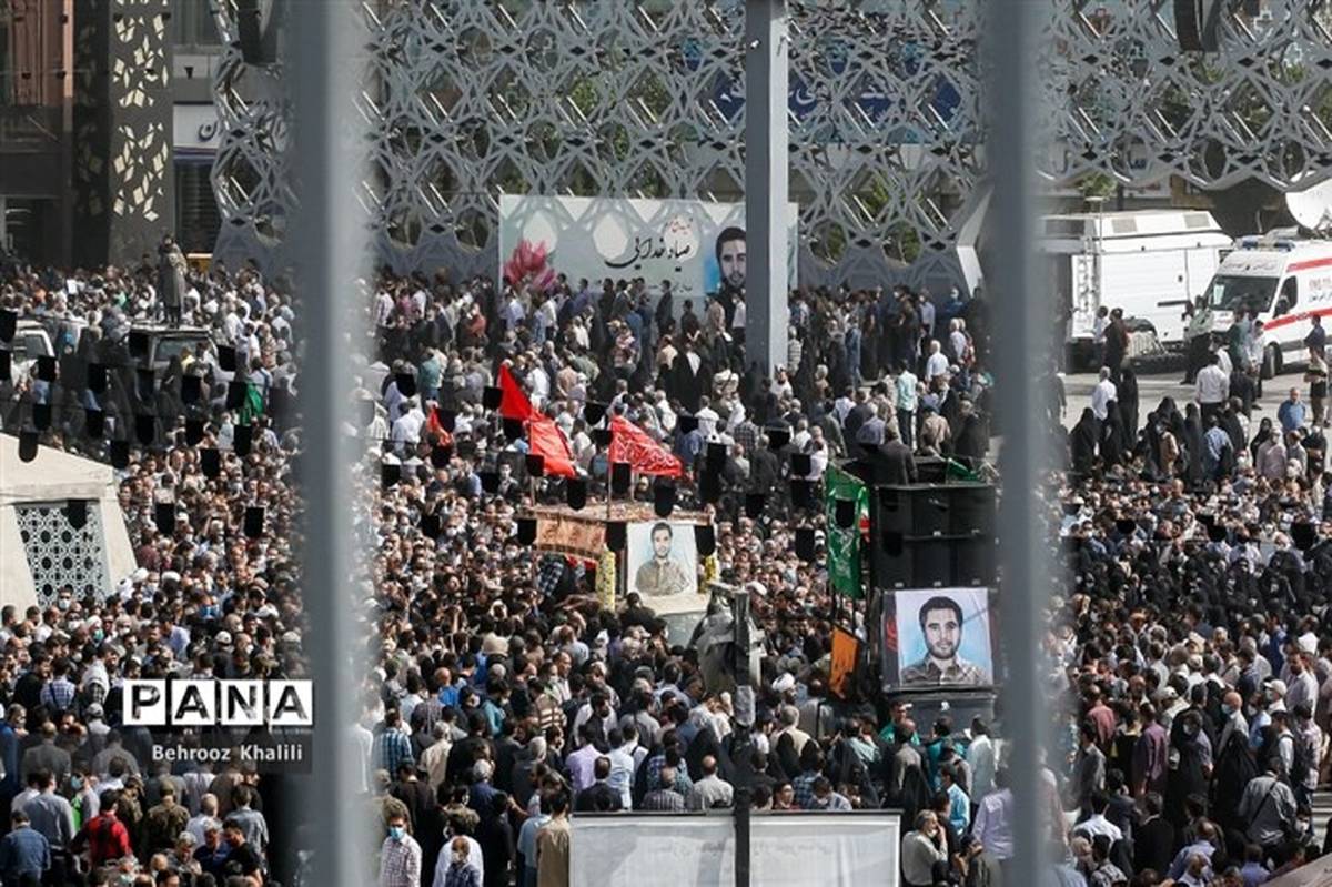 مراسم تشییع شهید صیاد خدایی در میدان امام حسین