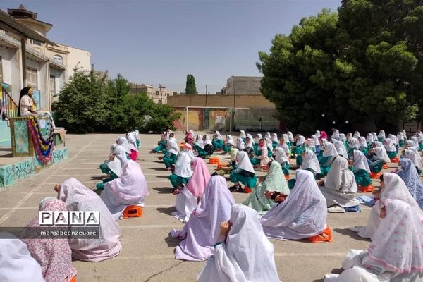 برگزاری جشن تکلیف دانش‌آموزان  مدرسه شهیدبنت‌الهدی شهرستان فیروزکوه