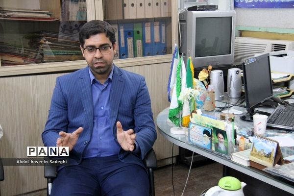 نشست معاون پرورشی و فرهنگی آموزش و پرورش استان بوشهر با کارکنان سازمان دانش‌آموزی