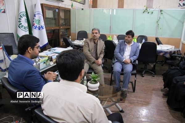 نشست معاون پرورشی و فرهنگی آموزش و پرورش استان بوشهر با کارکنان سازمان دانش‌آموزی