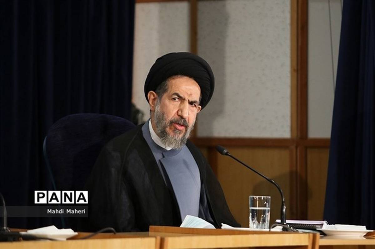 درخواست امام جمعه موقت تهران از آیت الله رئیسی برای اصلاح نظام بانکی کشور