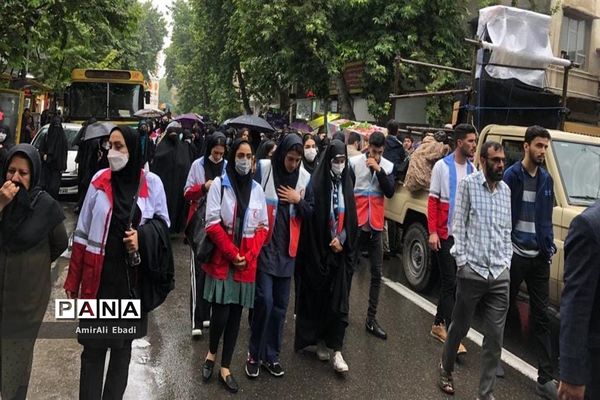 حضور جوانان هلال احمر ساری در مراسم تشییع پیکر شهید گمنام