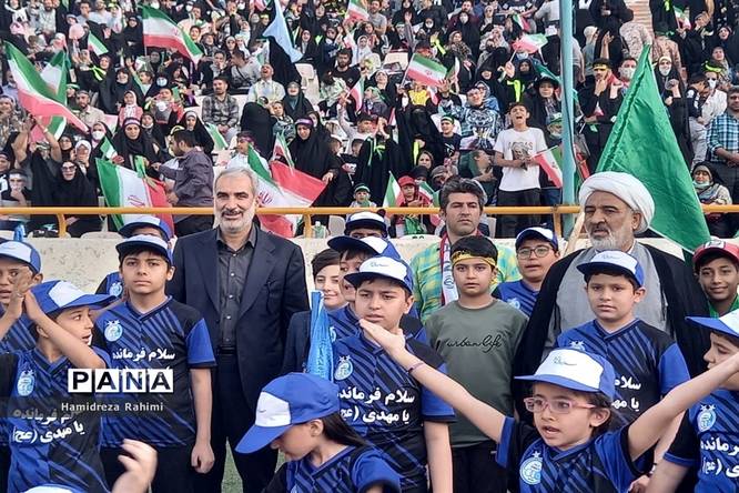 تجلی اقتدار با اجرای سرود سلام فرمانده توسط سربازان دهه نودی