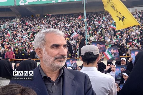 تجلی اقتدار با اجرای سرود سلام فرمانده  توسط سربازان دهه نودی