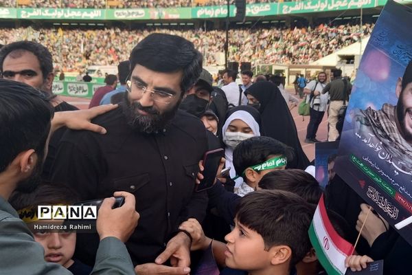 تجلی اقتدار با اجرای سرود سلام فرمانده  توسط سربازان دهه نودی