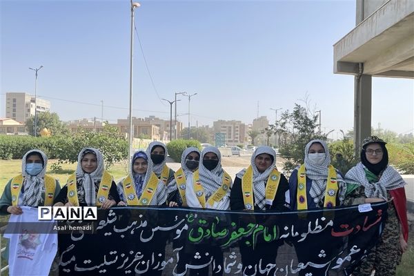 اجرای سرود سلام فرمانده در راهپیمایی خانوادگی پیشتازان دبیرستان وحدت ناحیه یک اهواز