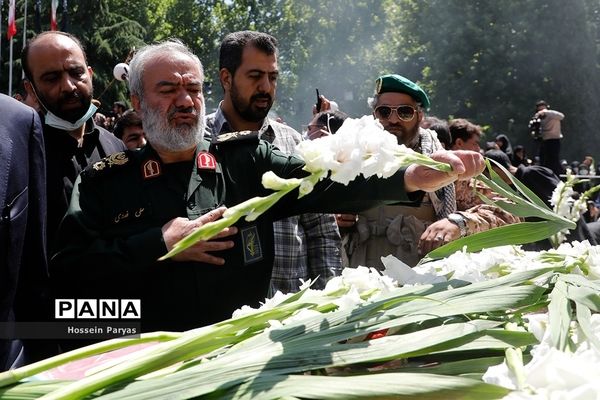 آیین تشییع دو شهید گمنام دانش‌آموز در اردوگاه شهید باهنر تهران