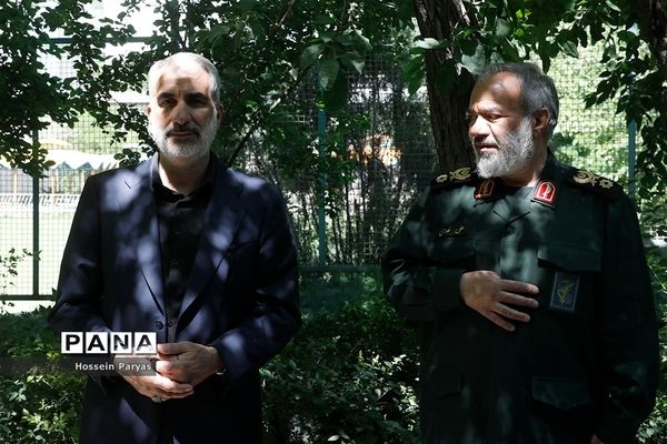 آیین تشییع دو شهید گمنام دانش‌آموز در اردوگاه شهید باهنر تهران