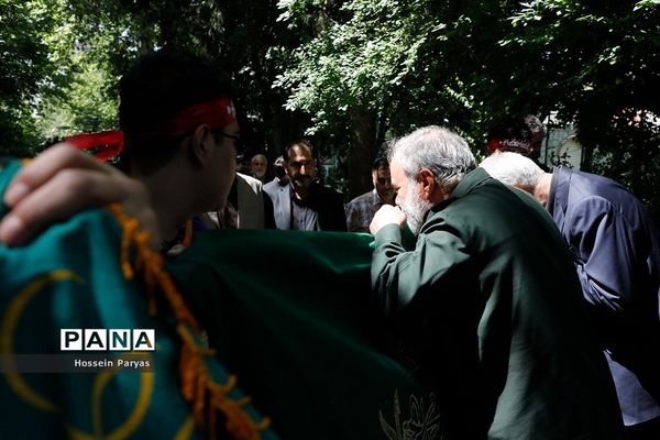 آیین تشییع دو شهید گمنام دانش‌آموز در اردوگاه شهید باهنر تهران