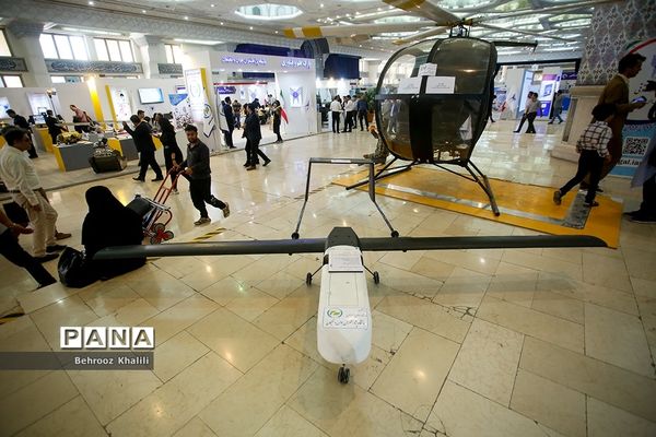 افتتاح نمایشگاه رویداد ملی عصر امید دانشگاه آزاد اسلامی