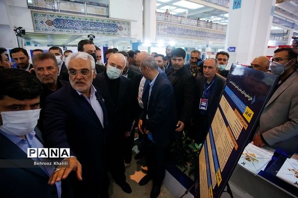 افتتاح نمایشگاه رویداد ملی عصر امید دانشگاه آزاد اسلامی