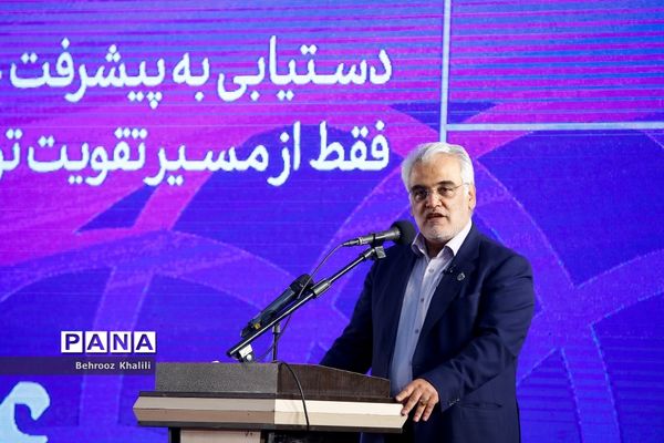 افتتاح نمایشگاه رویداد ملی عصر امید دانشگاه آزاد اسلامی