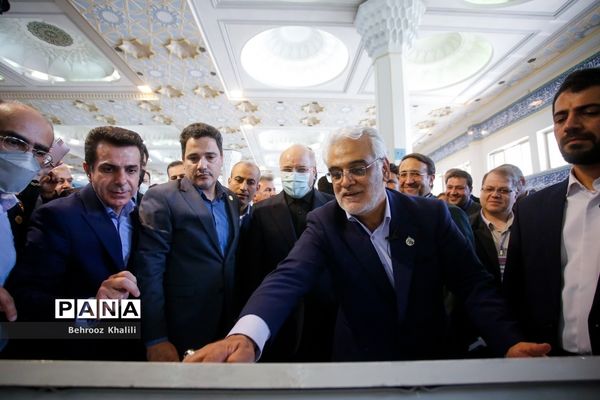 افتتاح نمایشگاه رویداد ملی عصر امید دانشگاه آزاد اسلامی