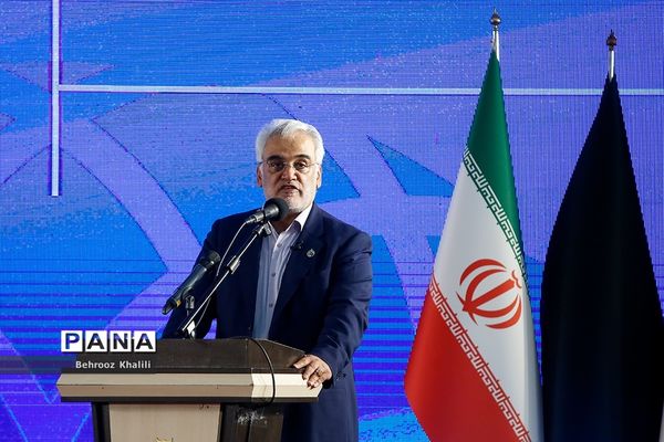 افتتاح نمایشگاه رویداد ملی عصر امید دانشگاه آزاد اسلامی
