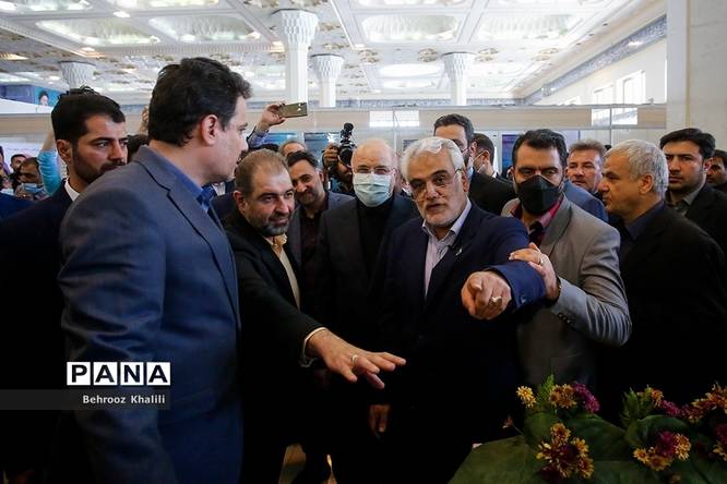 افتتاح نمایشگاه رویداد ملی عصر امید دانشگاه آزاد اسلامی