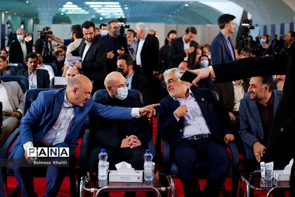 افتتاح نمایشگاه رویداد ملی عصر امید دانشگاه آزاد اسلامی