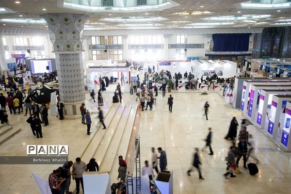 افتتاح نمایشگاه رویداد ملی عصر امید دانشگاه آزاد اسلامی