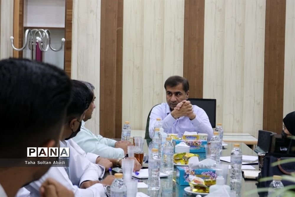 نشست صمیمی نمایندگان مجلس دانش‌آموزی و خبرنگاران پانا با شهردار ایرانشهر