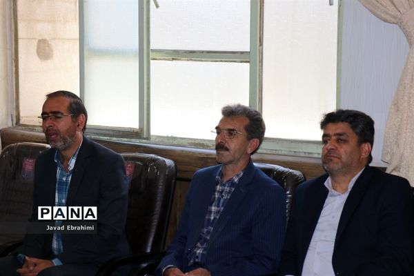 نشست هم‌اندیشی  مسئولین سازمان دانش‌آموزی قطب شهید کلاهدوز با مدیر سازمان دانش‌آموزی استان