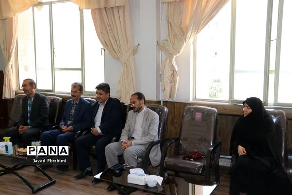 نشست هم‌اندیشی  مسئولین سازمان دانش‌آموزی قطب شهید کلاهدوز با مدیر سازمان دانش‌آموزی استان