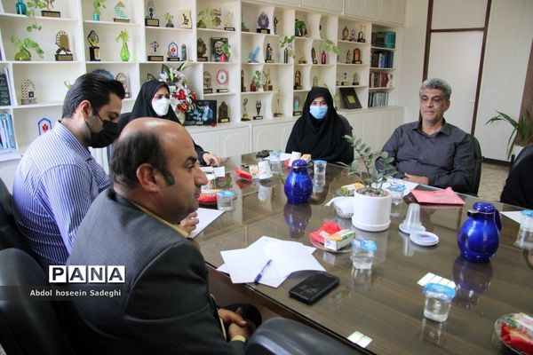 جلسه میز خدمت آموزش و پرورش دشتی با معاونت پرورشی و فرهنگی