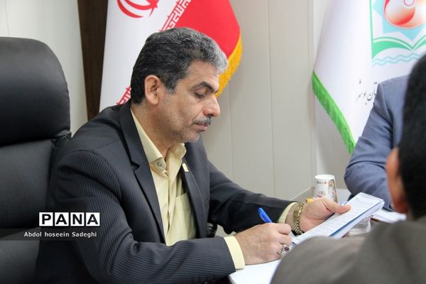 جلسه میز خدمت آموزش و پرورش دشتی با معاونت پرورشی و فرهنگی