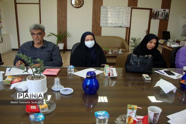جلسه میز خدمت آموزش و پرورش دشتی با معاونت پرورشی و فرهنگی