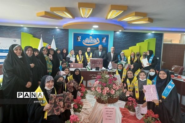 جلسه هم‌اندیشی اعضا مجلس دانش‌آموزی دختر به مناسبت تولد حضرت معصومه (س)