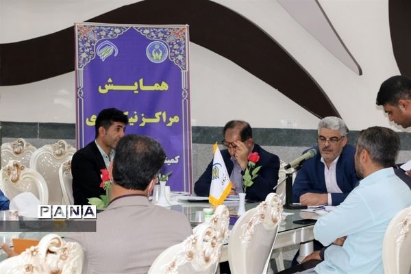 جلسه پرسش و پاسخ روسای مراکز نیکوکاری کمیته امداد منطقه 3 اصفهان