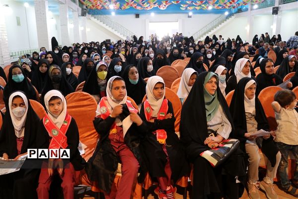 تجلیل از دانش‌آموزان برگزیده  مسابقات فرهنگی هنری، قرآنی، ورزشی و پویش‌های سازمان دانش‌آموزی  ابرکوه