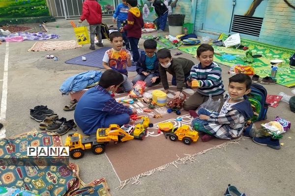 برگزاری ویژه برنامه‌های دهه کرامت در آخرین روزهای سال تحصیلی در مدارس ابتدایی مشهد