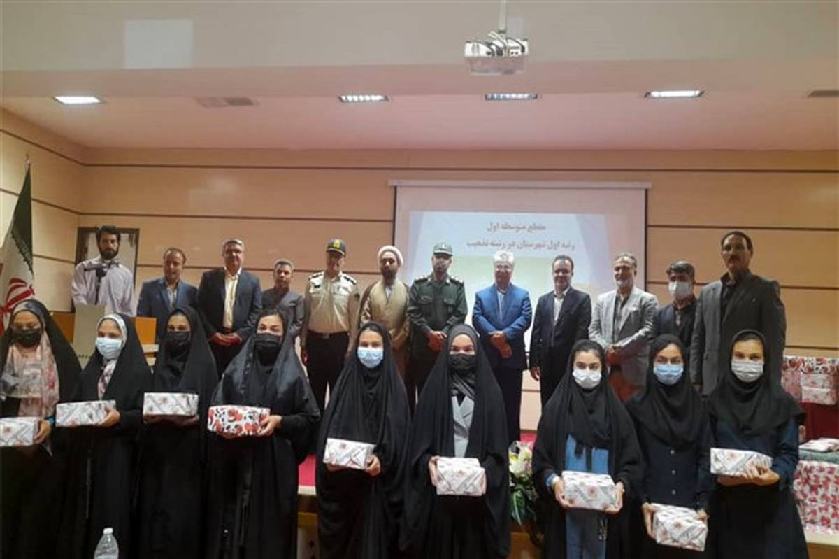 برگزاری مراسم تجلیل از دانش‌آموزان برگزیده مسابقات قرآنی و فرهنگی، هنری در فیروزه