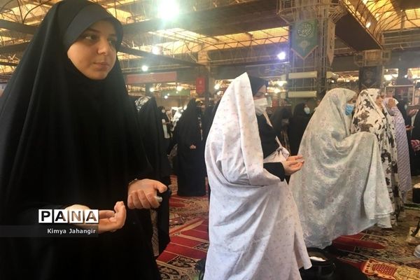 حضور دانش‌آموزان دبیرستان شاهد بنت الهدی صدر ناحیه ۳ اهواز در نماز جمعه