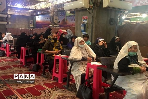 حضور دانش‌آموزان دبیرستان شاهد بنت الهدی صدر ناحیه ۳ اهواز در نماز جمعه