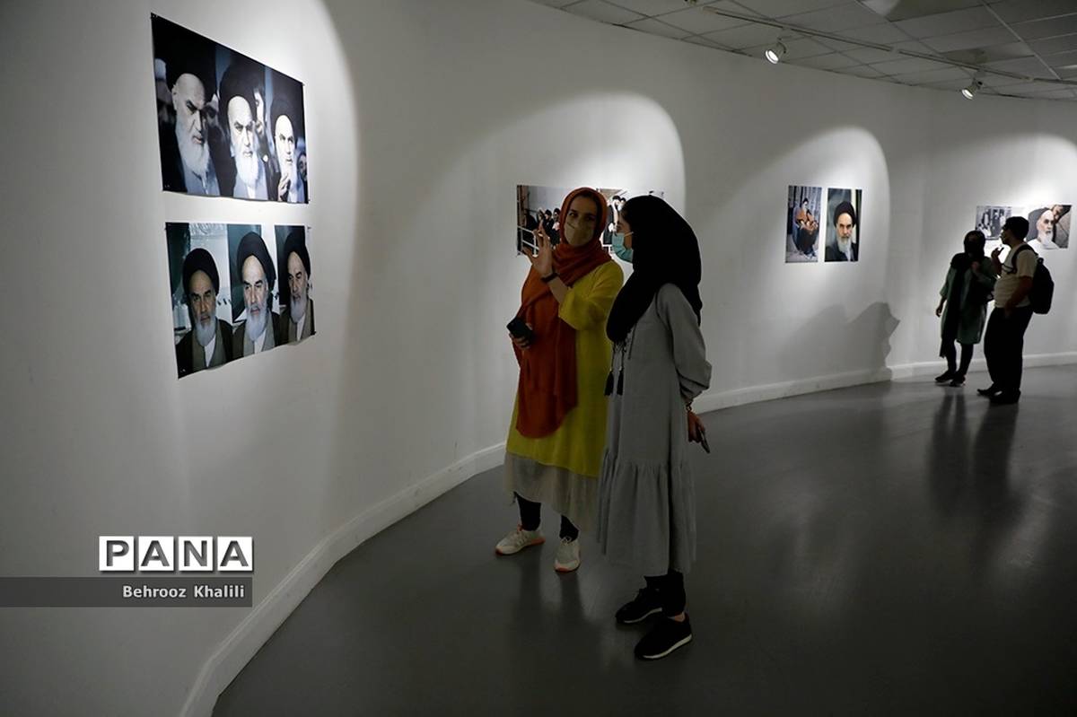 نمایش عکس‌های علی کاوه از امام خمینی(ره) در نمایشگاه «لحظه»